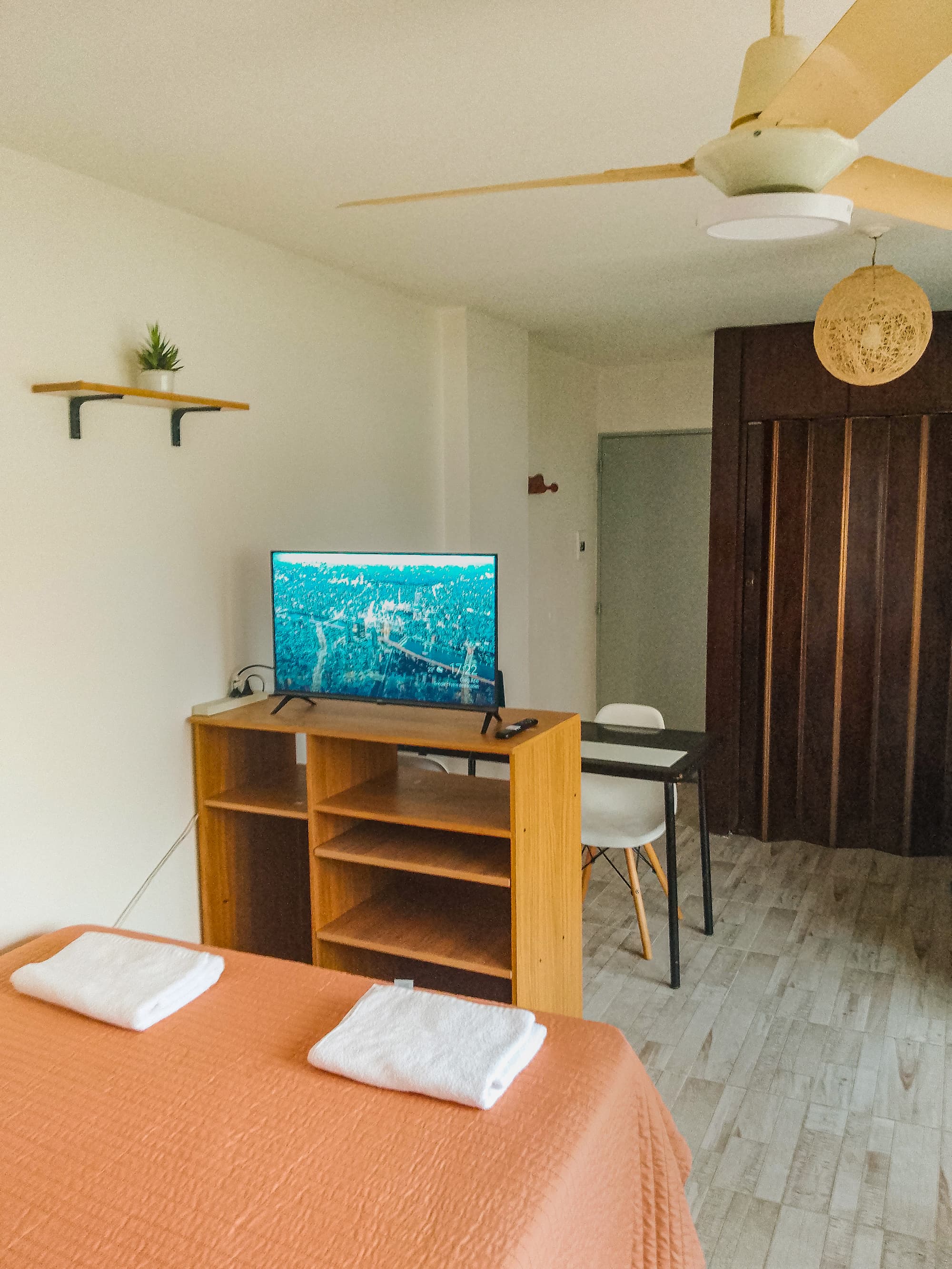 Cama doble y Smart TV